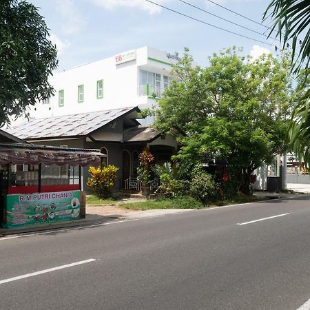 OYO 985 Audi Inn Hotel Tanjung Pandan Esterno foto