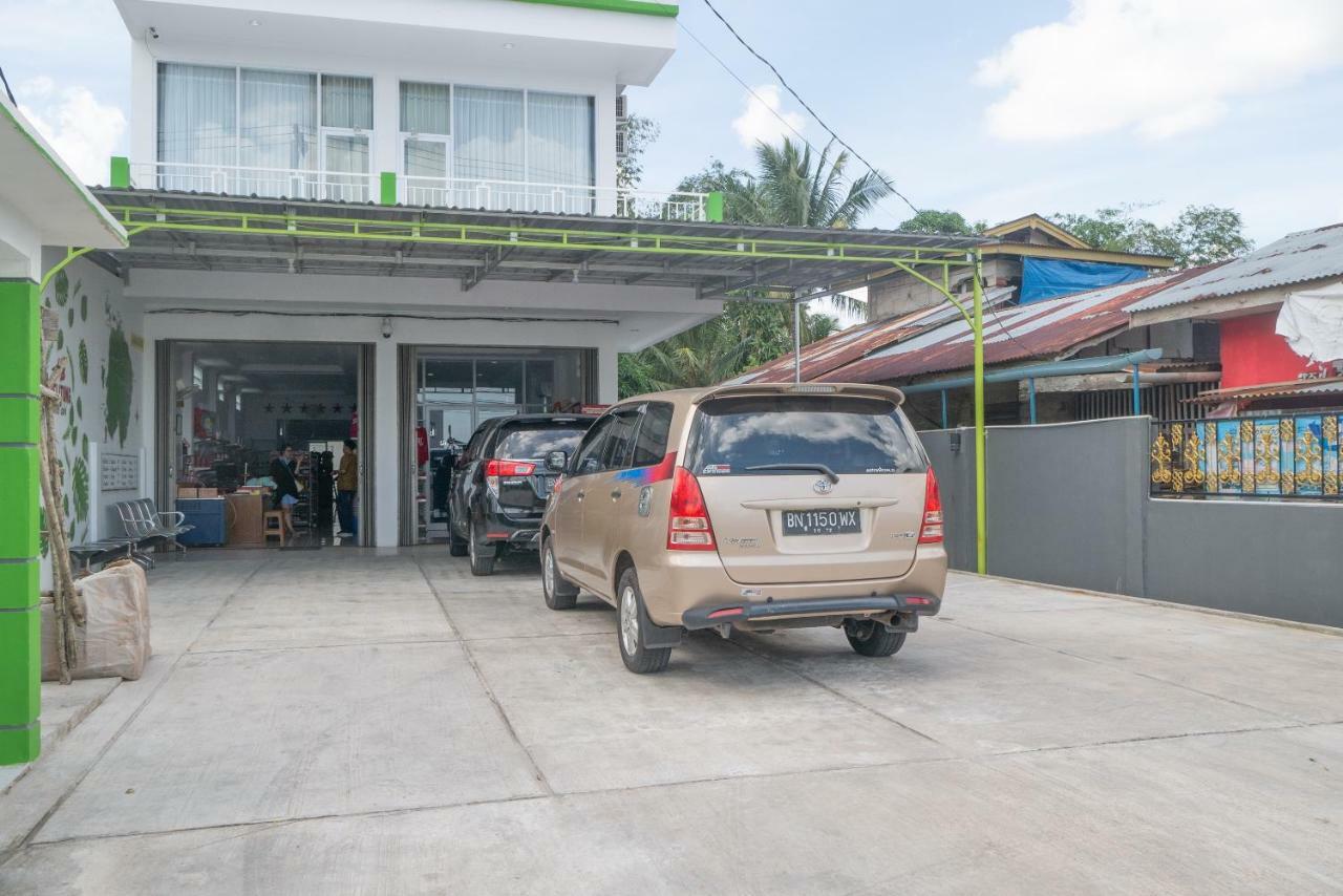 OYO 985 Audi Inn Hotel Tanjung Pandan Esterno foto